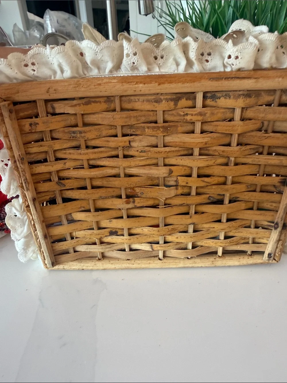 Vintage-Style Wicker Storage music Basket with Pink Floral Fabric and Lace